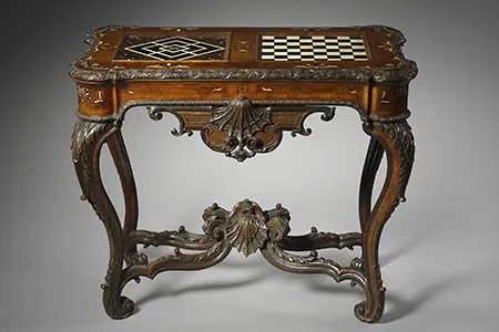 Gaming table